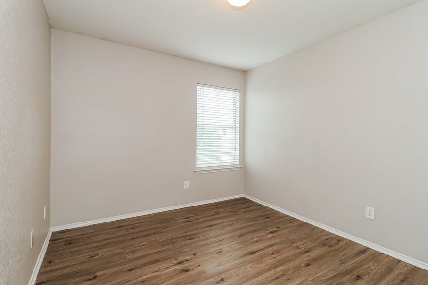 Building Photo - 10628 Wild Oak Dr