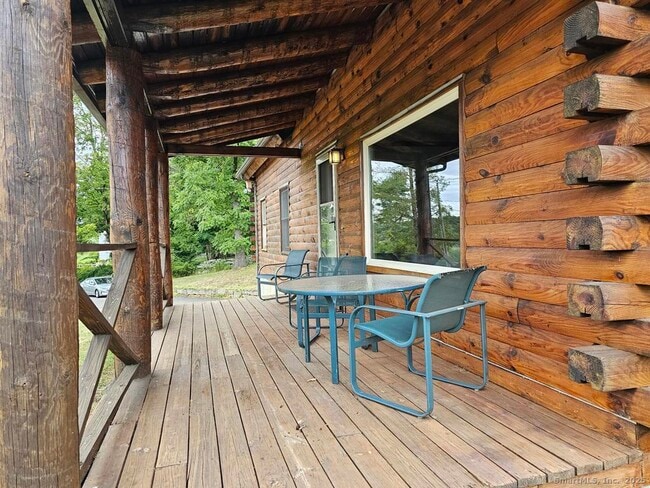 Building Photo - 698 Leetes Island Rd