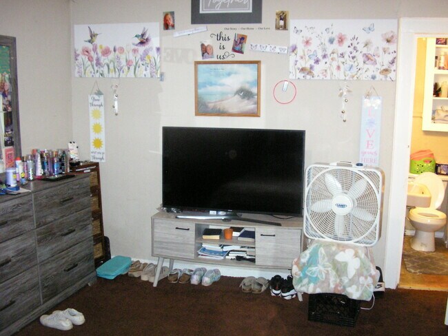 Building Photo - 1584 Collegeview Dr