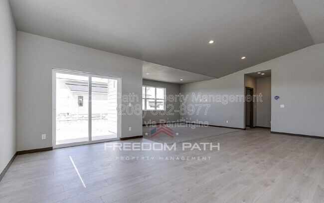 Building Photo - 176 Inkwood St