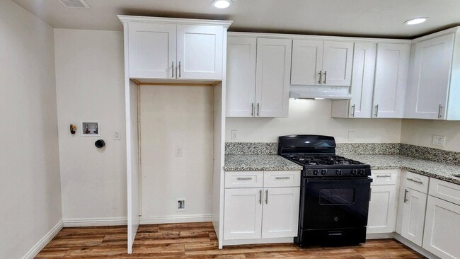 Building Photo - 156 E Marshall Blvd