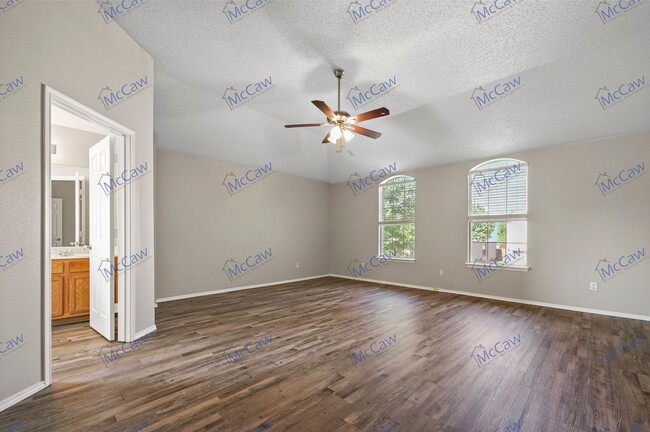 Building Photo - Spacious 4/2.5 Home in Fort Worth!
