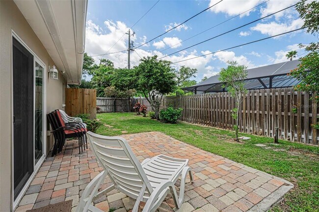 Building Photo - 253 Park Cir S