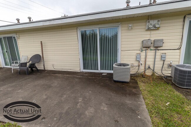 Building Photo - 700 W Cunningham Dr