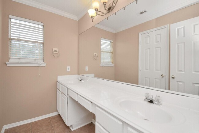 Building Photo - 174 Shiloh Dr