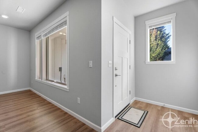 Building Photo - 16318 NE 20th St