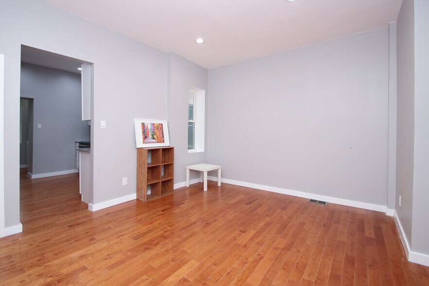 Building Photo - 3831 N Sydenham St