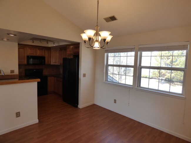 Building Photo - $0 DEPOSIT OPTION. TOWNHOME, 2 BED, UPDATE...