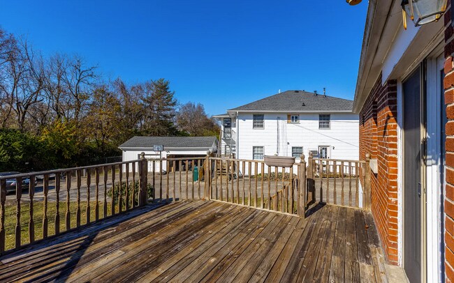 Building Photo - 204 Norwood Dr