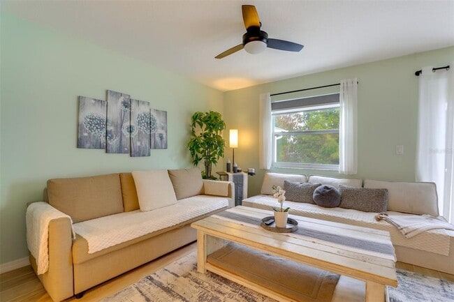 Building Photo - 2441 6th Ave Dr E