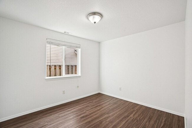 Building Photo - Beautiful 4BR/2BA Single-Level Home in Heart of McMinnville