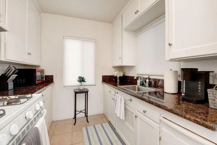 Building Photo - 819 Island Ct