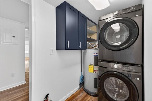 Building Photo - 240 E 5th Ave