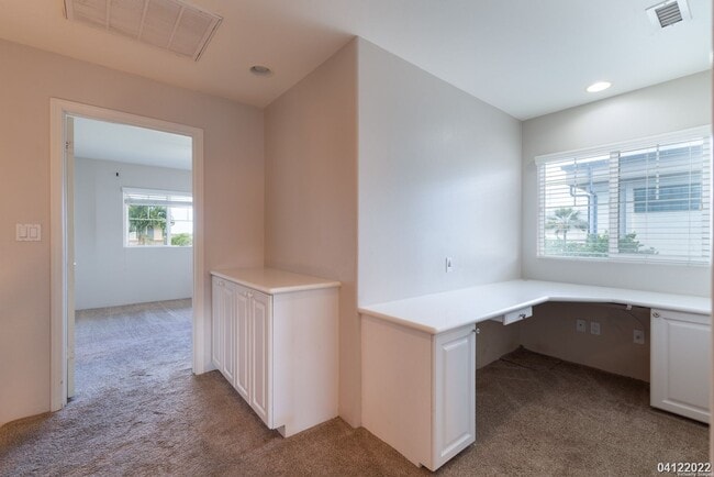 Building Photo - PRIME CORNER UNIT WITH CENTRAL AC!!! 3BR, 2.5BA WITH 2-CAR GARAGE