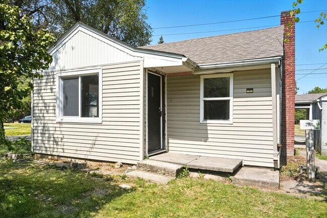 Building Photo - NEW LISTING! 2 BEDROOM HOME