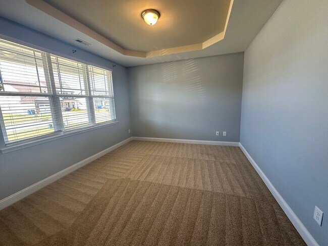 Building Photo - Awesome 4 Bedroom 2.5 Bath Home with Lots of space and a 2 Car Garage!