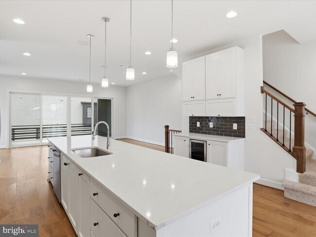 Building Photo - 20305 Savin Hill Dr