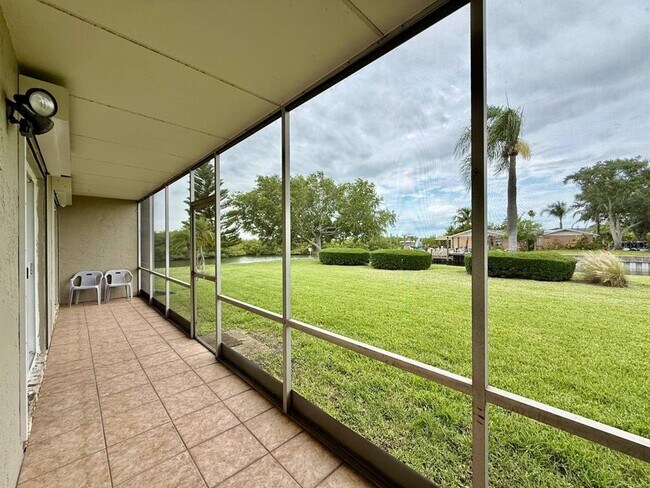 Building Photo - 8801 Bay Pointe Dr