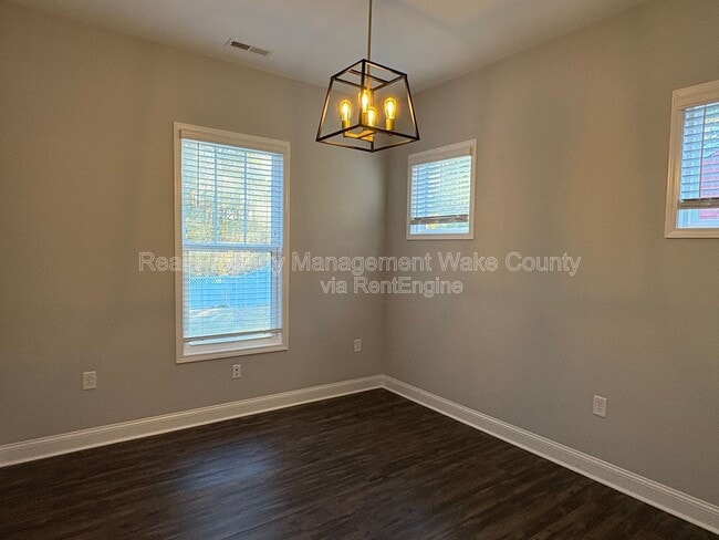 Building Photo - 1664 Highpoint St