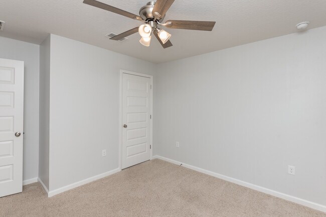 Building Photo - 7486 Oak Lake Blvd