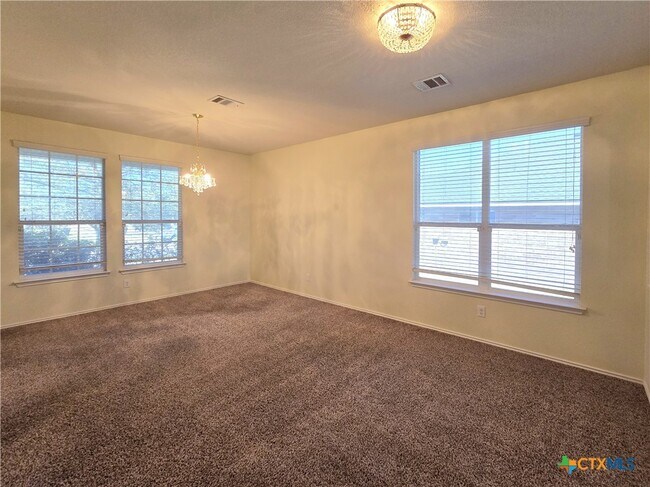 Building Photo - 5000 Willamette Ln