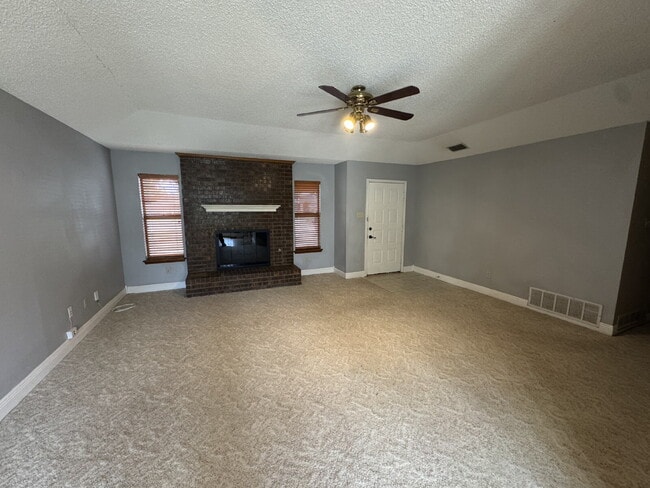 Building Photo - House Located On Cul-De-Sac & Within Minutes Of Wal-Mart & W. Loop 289!