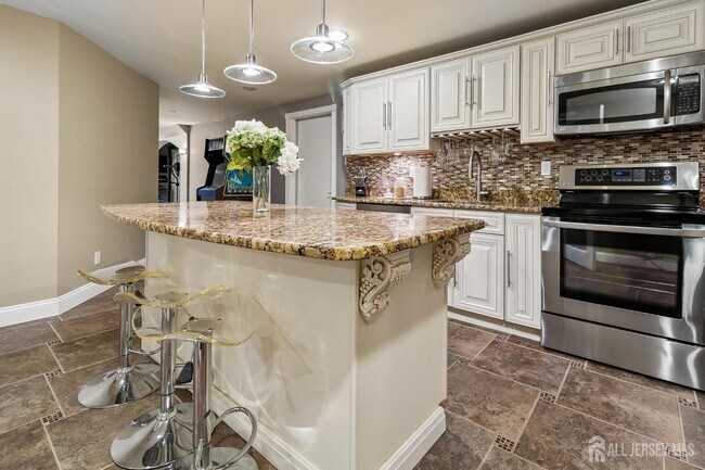 Building Photo - 16 Valley Wood Dr