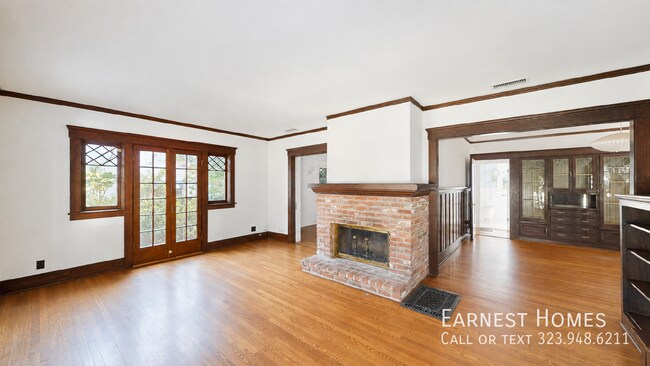 Building Photo - 1131 N Wilson Ave