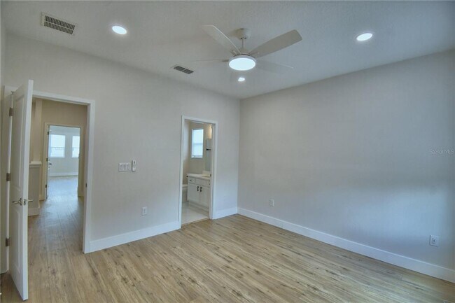 Building Photo - 2673 Calistoga Ave