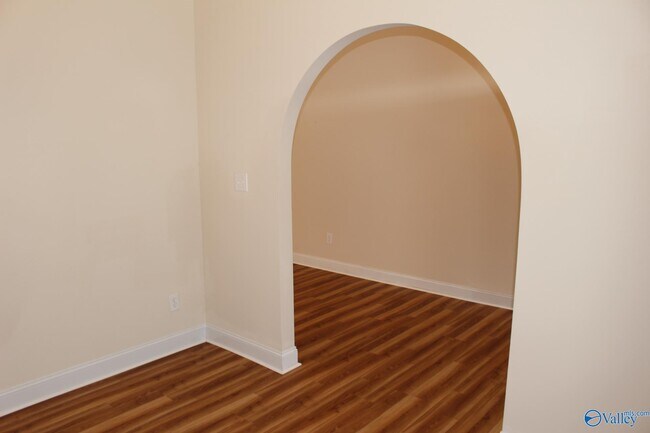 Building Photo - 103 Glen View Dr