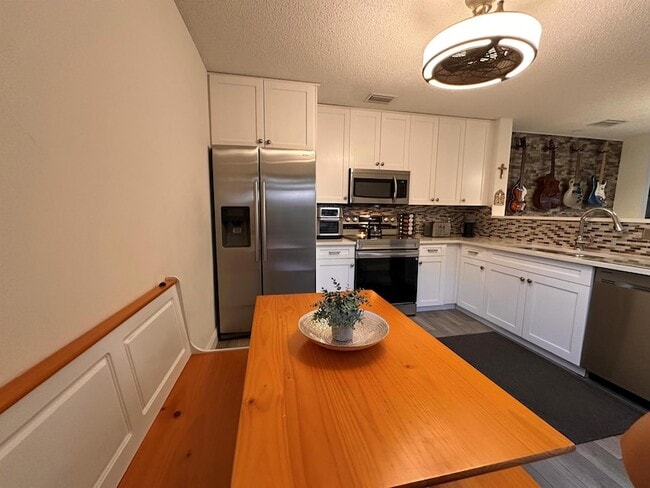 Building Photo - 1728 Shoreside Cir