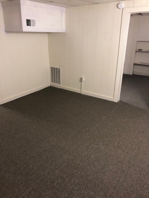 Building Photo - 204 Madison St