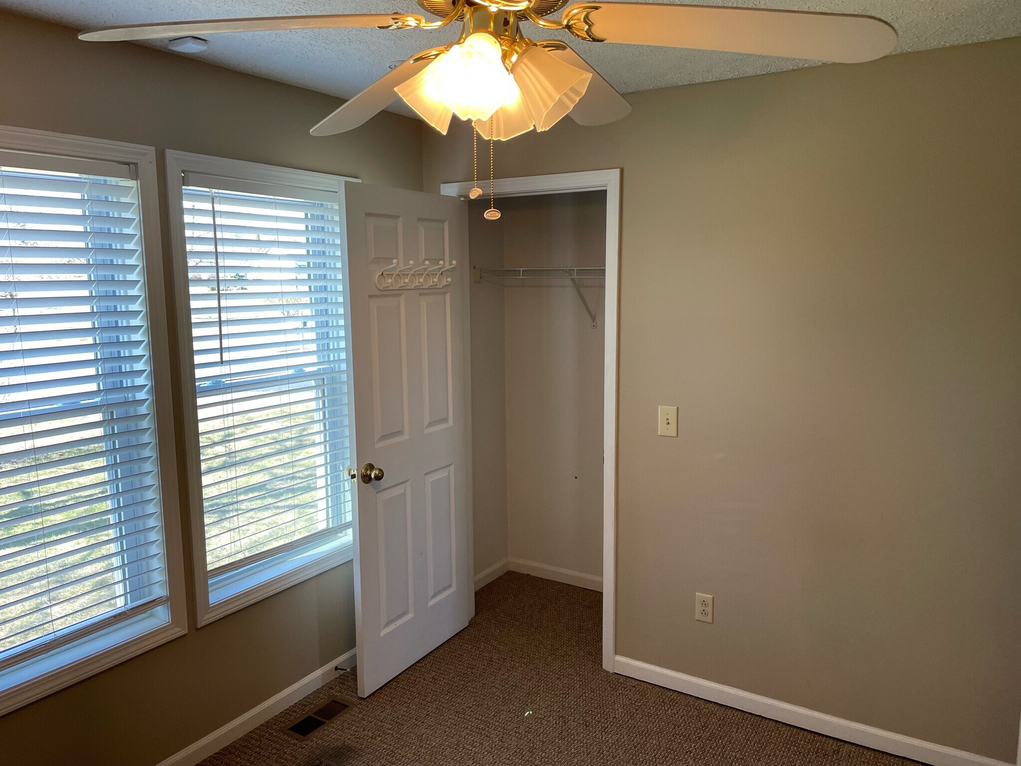Building Photo - 8 Bay Heights Cir