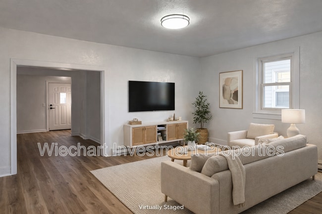 Building Photo - 867 W Spring St