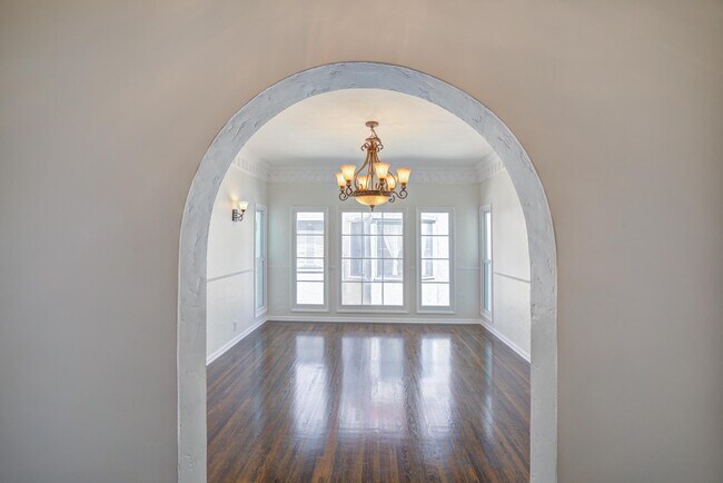 dining room - 176 S Orange Dr