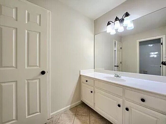 Building Photo - 10795 Cauley Creek Dr