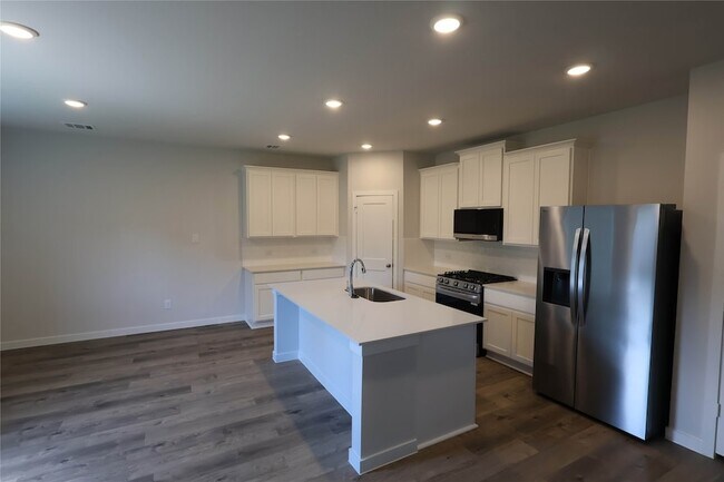 Building Photo - 7851 Bergamot Cir