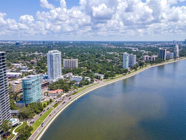 Building Photo - 2900 W Bay to Bay Blvd