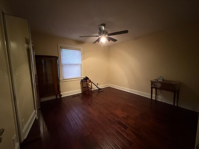 Building Photo - 146 E Park Dr