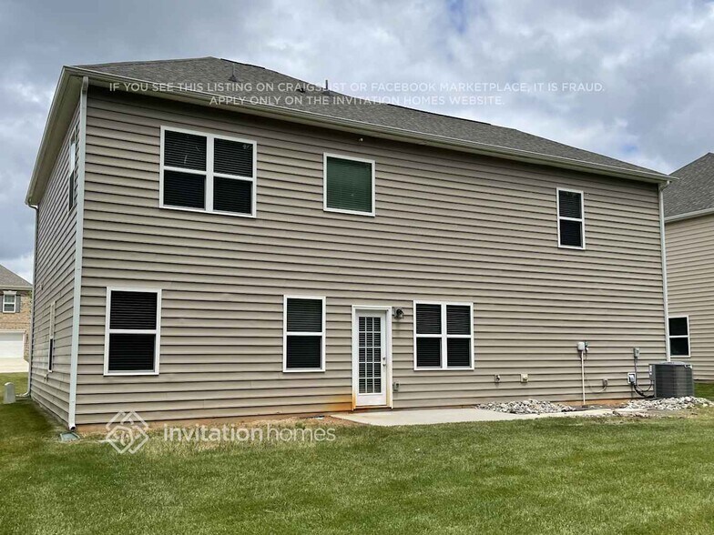 Building Photo - 142 Sassafras Rd