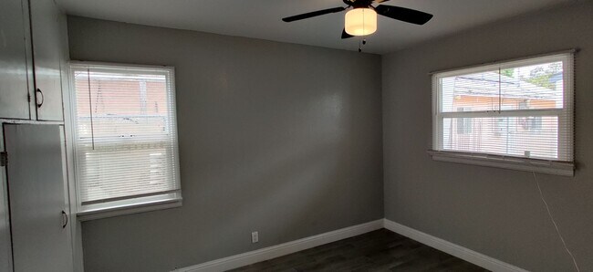 Building Photo - North Long Beach Private Back House