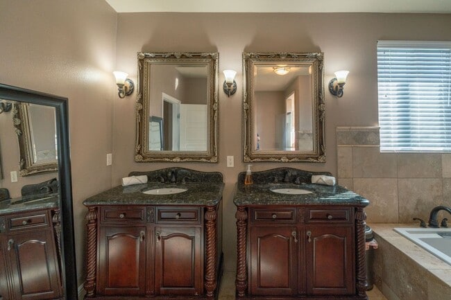 Building Photo - 1410 Encino Ave