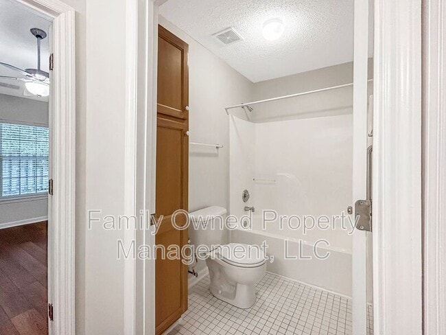 Building Photo - 112 Stewart Pl