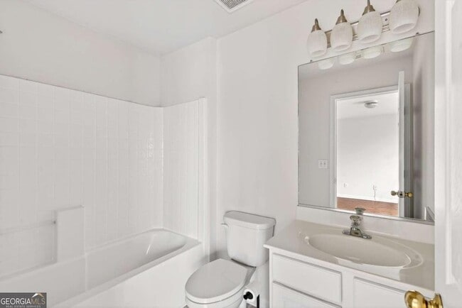 Building Photo - 438 Tioram Ln SE