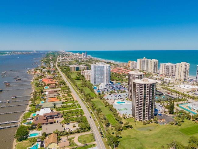 Building Photo - Furnished Waterfront 2 Bedroom Condo