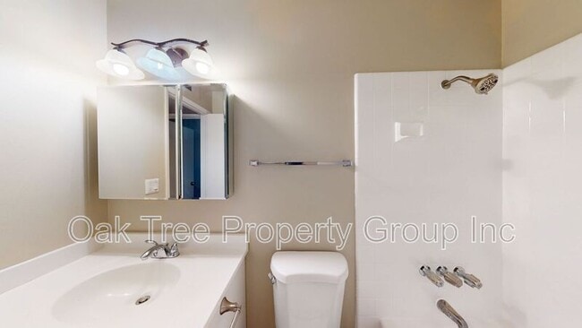 Building Photo - 1637 Catalina Ct