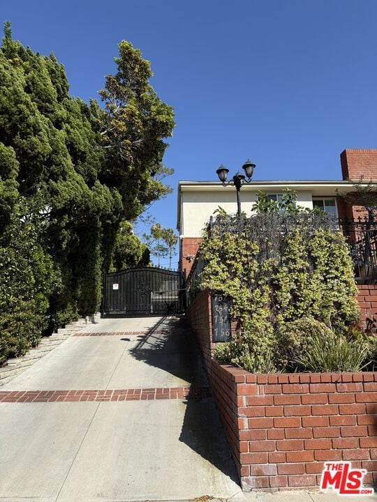 Building Photo - 758 S Windsor Blvd