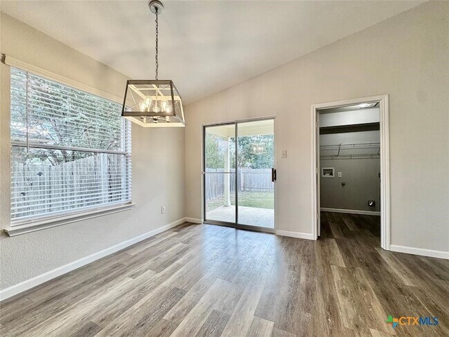 Building Photo - 916 Gentry Dr