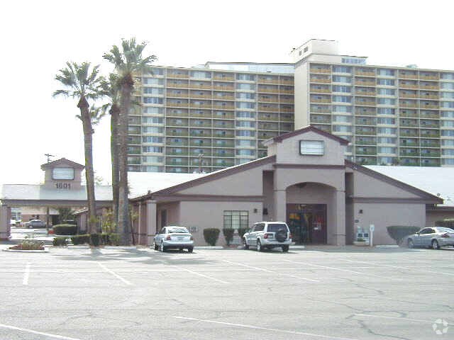 Building Photo - Solaris at Tucson