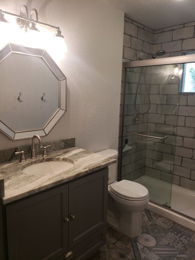 Building Photo - Beautifully Updated Single Level